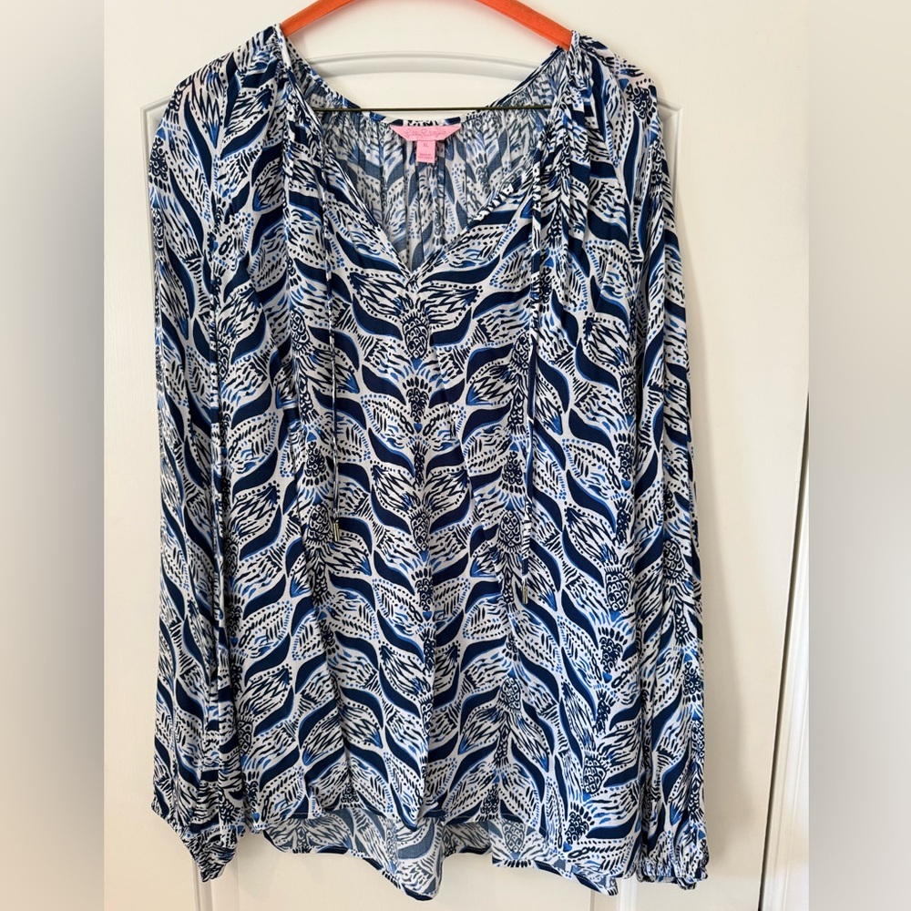 Lilly Pulitzer Navy and White V-Neck Top